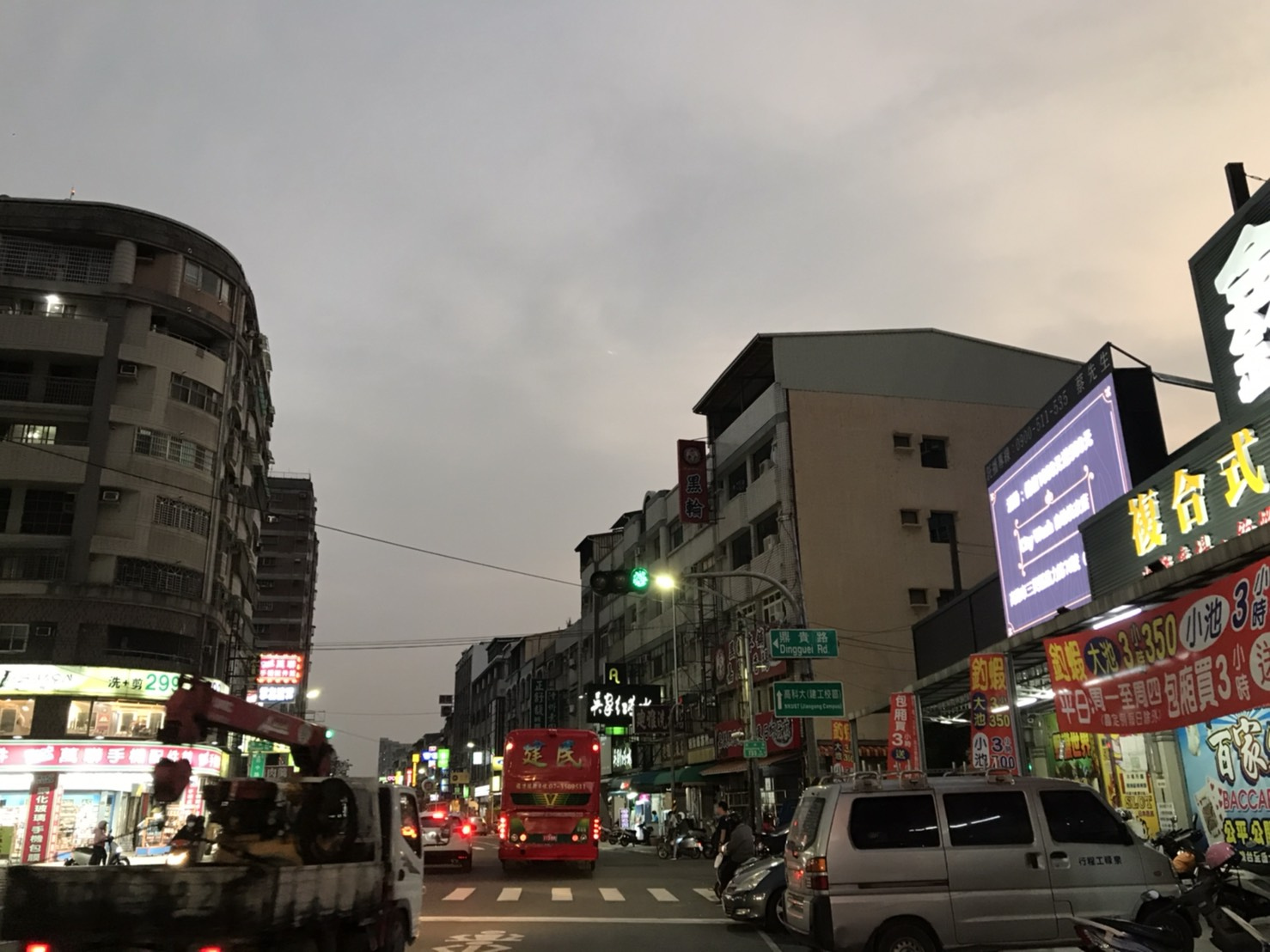 文藻榮總仁武國道1號國道3號電視牆-1-往國一國三榮總仁武方向